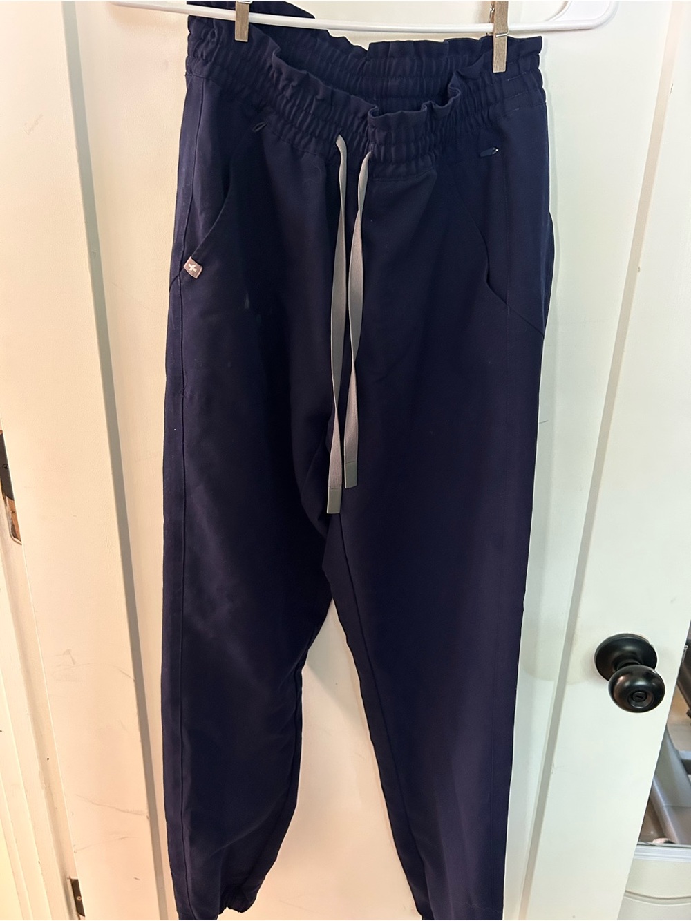 Women’s small/tall figs scrub pants